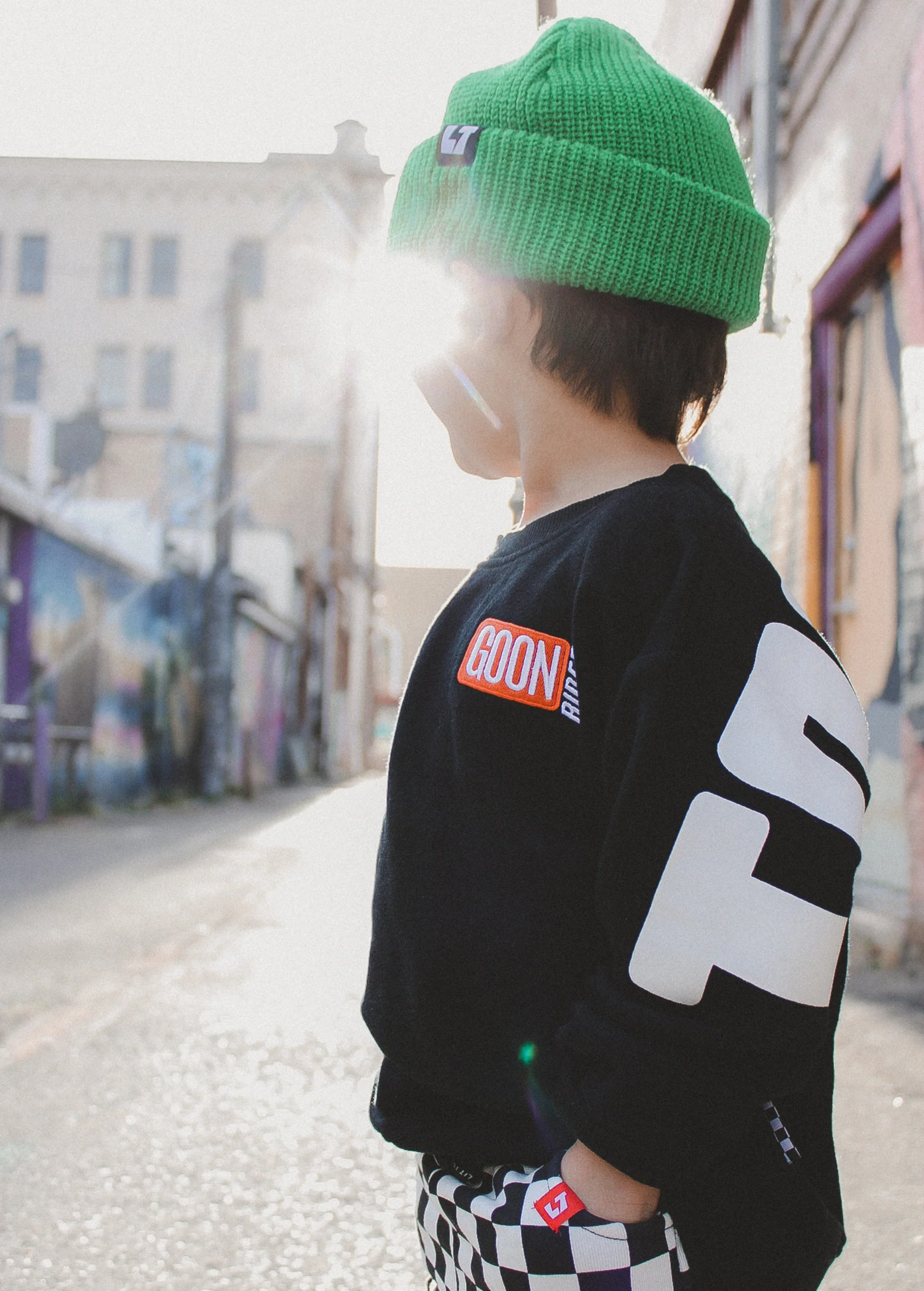 Too Fast Crewneck Black - Image 8